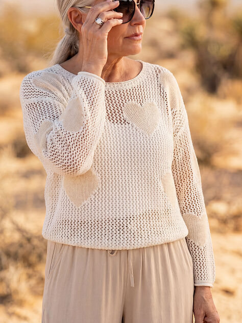 Papillon crochet knit sweater with heart details