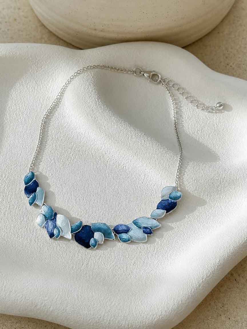 Short Leaf Cluster Necklace
