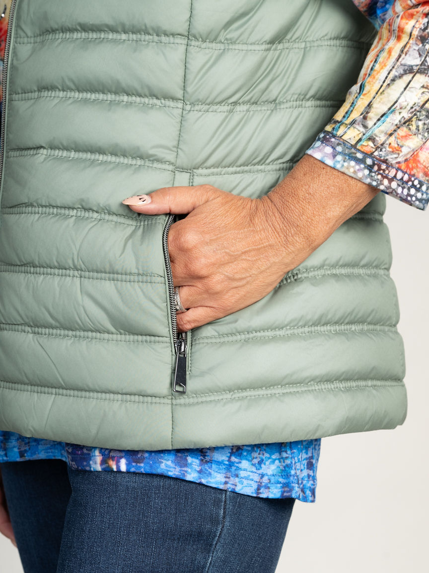 Lightweight Quilted Vest Image 4