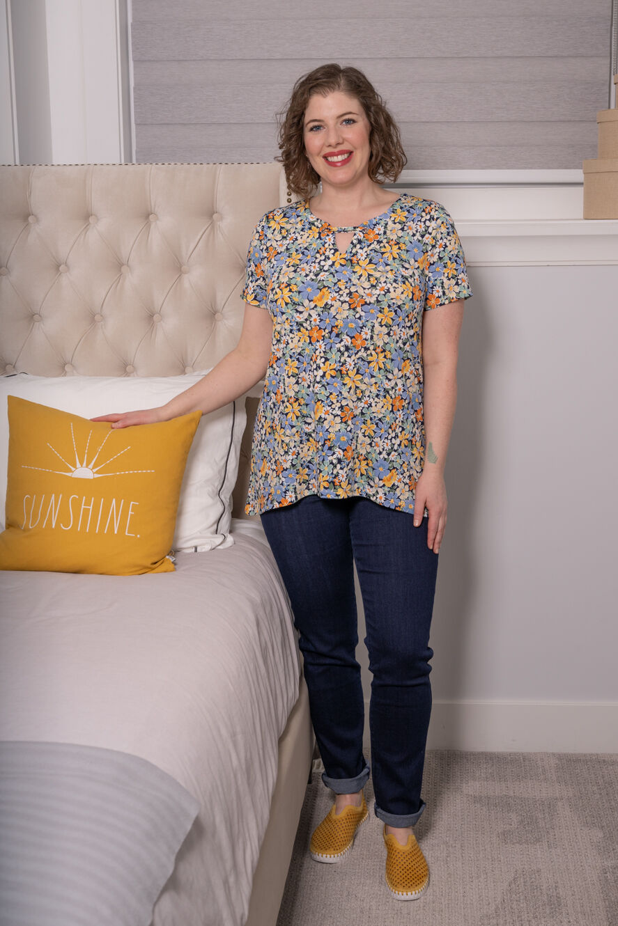 Short Sleeve Floral Keyhole Top Image 2