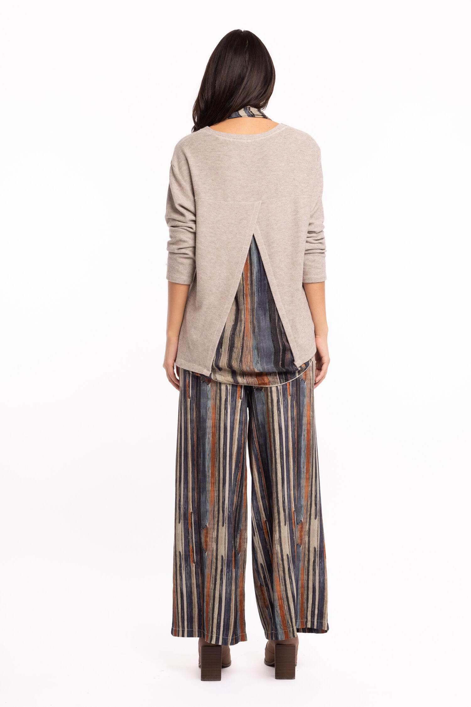 Split-Back High-Low Top w/ Scarf Image 3