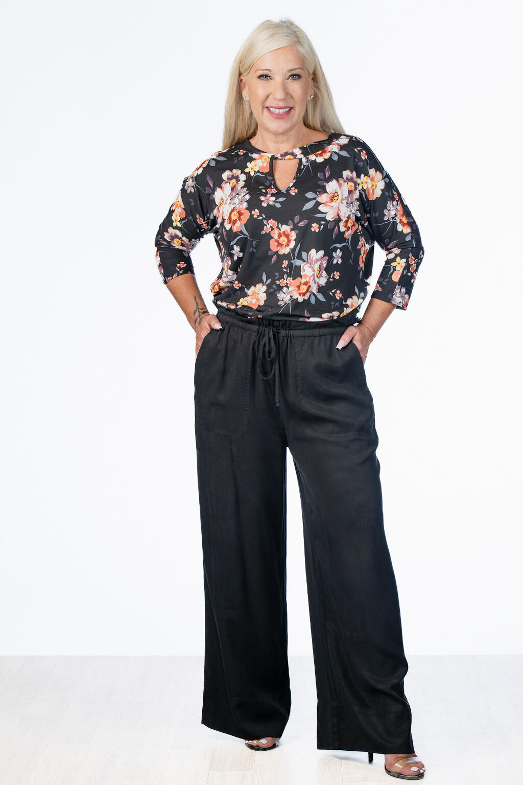 Twist Keyhole V-Neck  Image 3