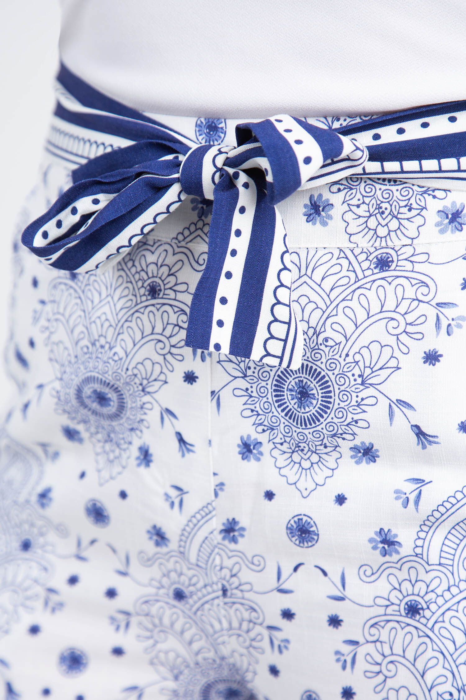 Pull-On Ankle Pants w/ Waist Tie