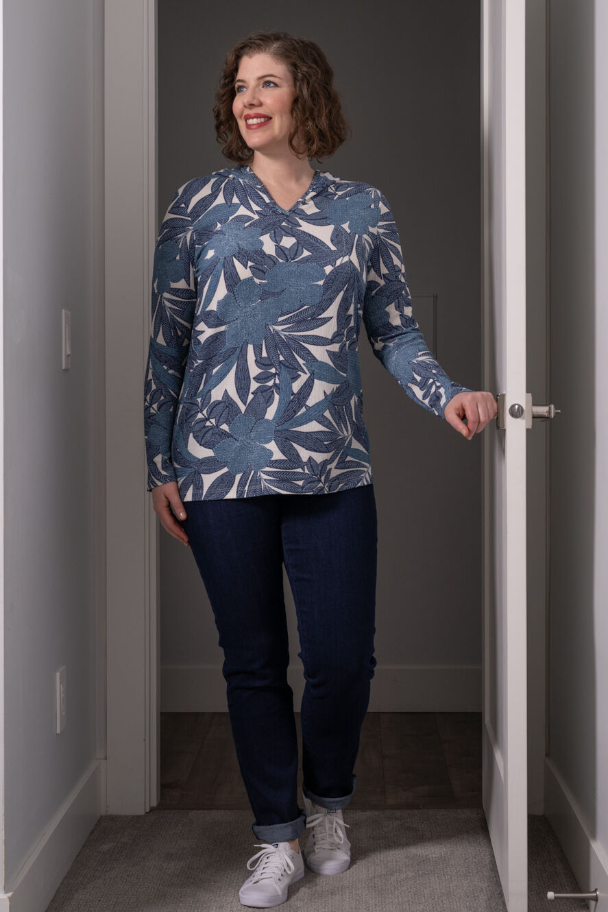 Lightweight Hooded Pullover Image 2