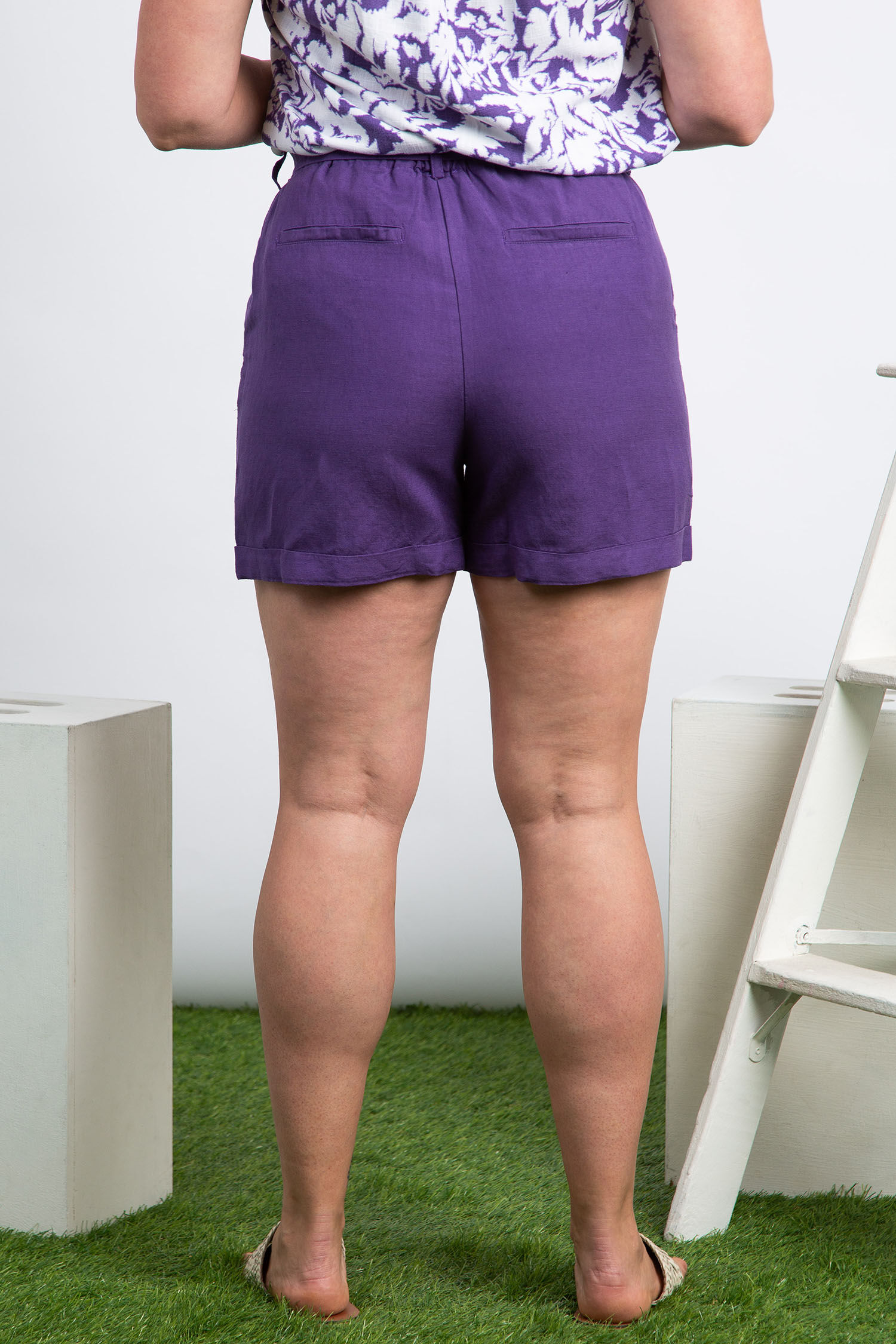 Linen Blend Shorts w/ Tie