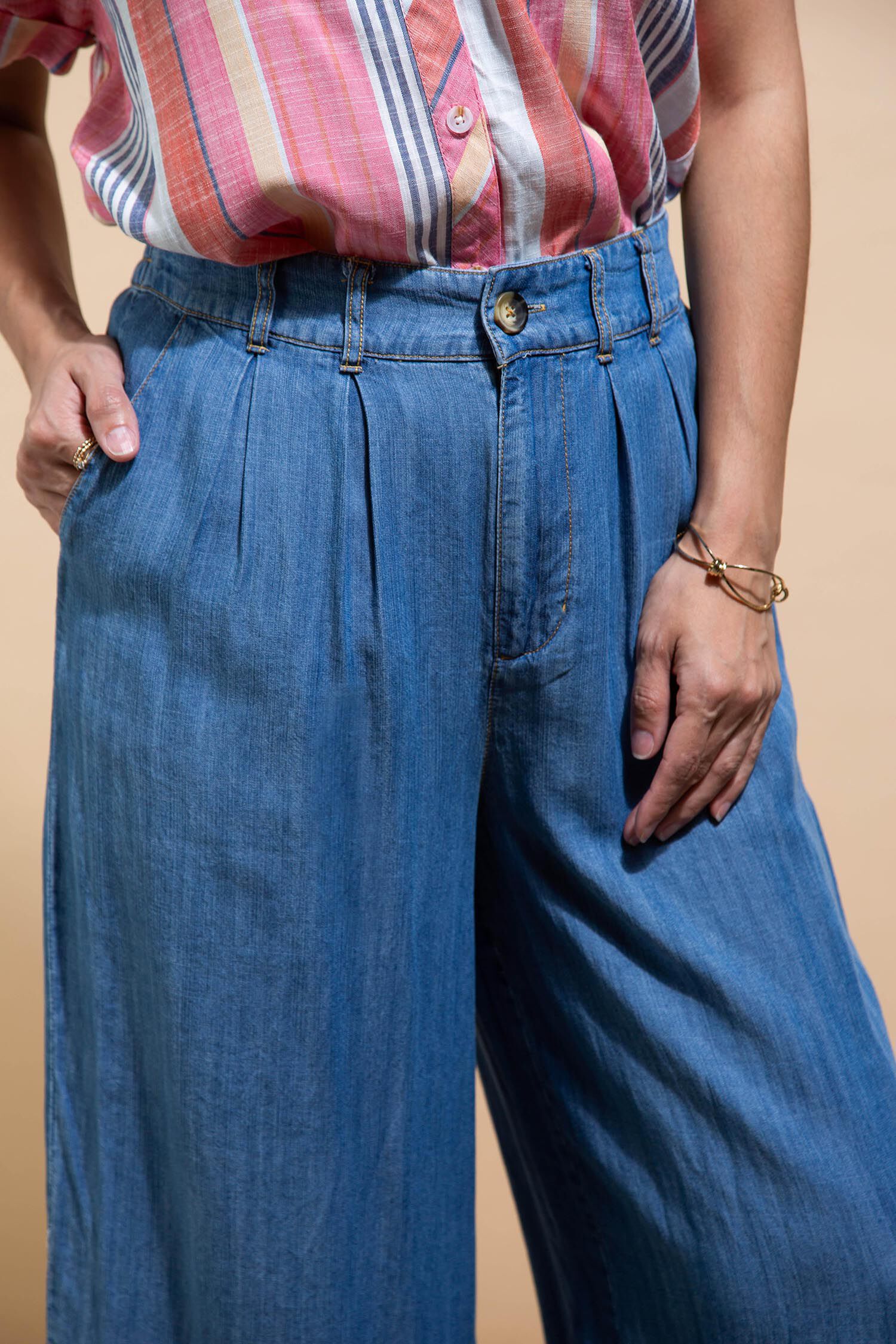 Flowy Pleated Pant with Tulip Hem Image 5