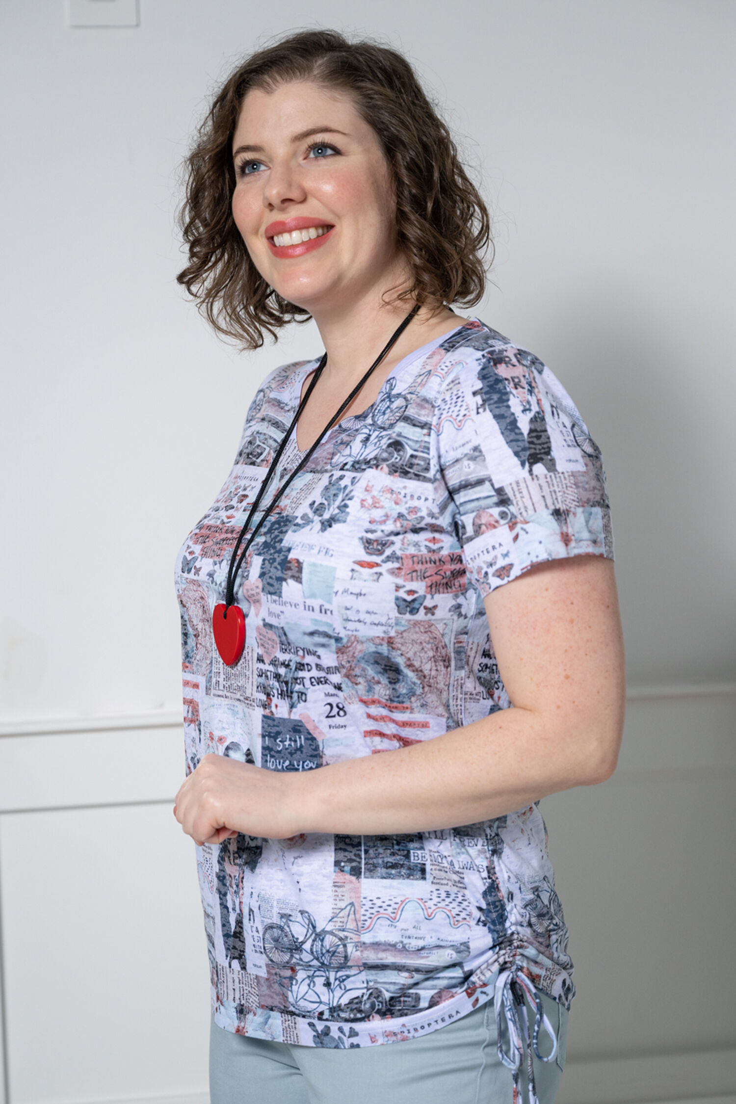 Shortsleeve V-Neck Writing Side TieTop Image 1