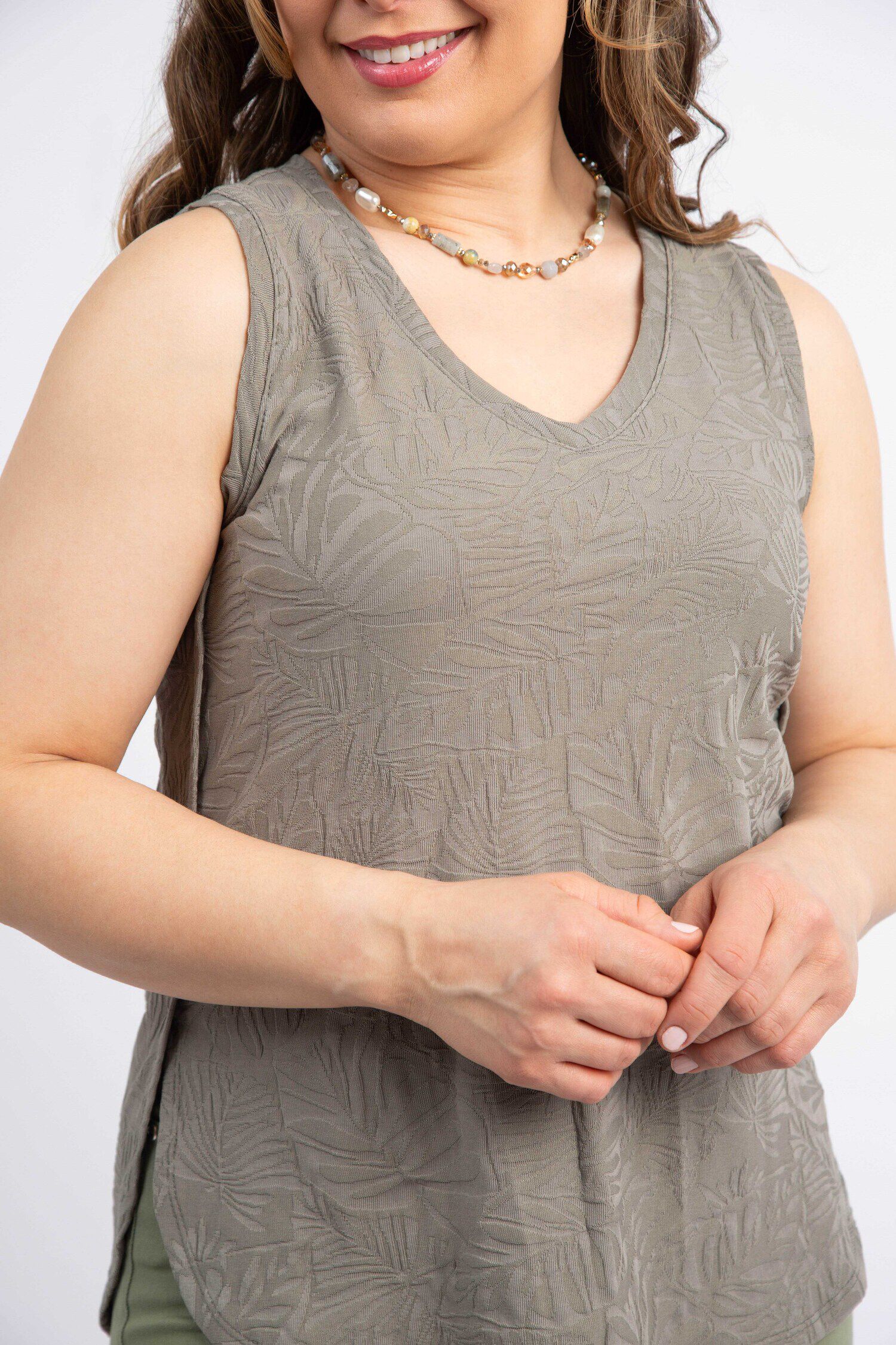 Textured V-Neck Tank Image 5