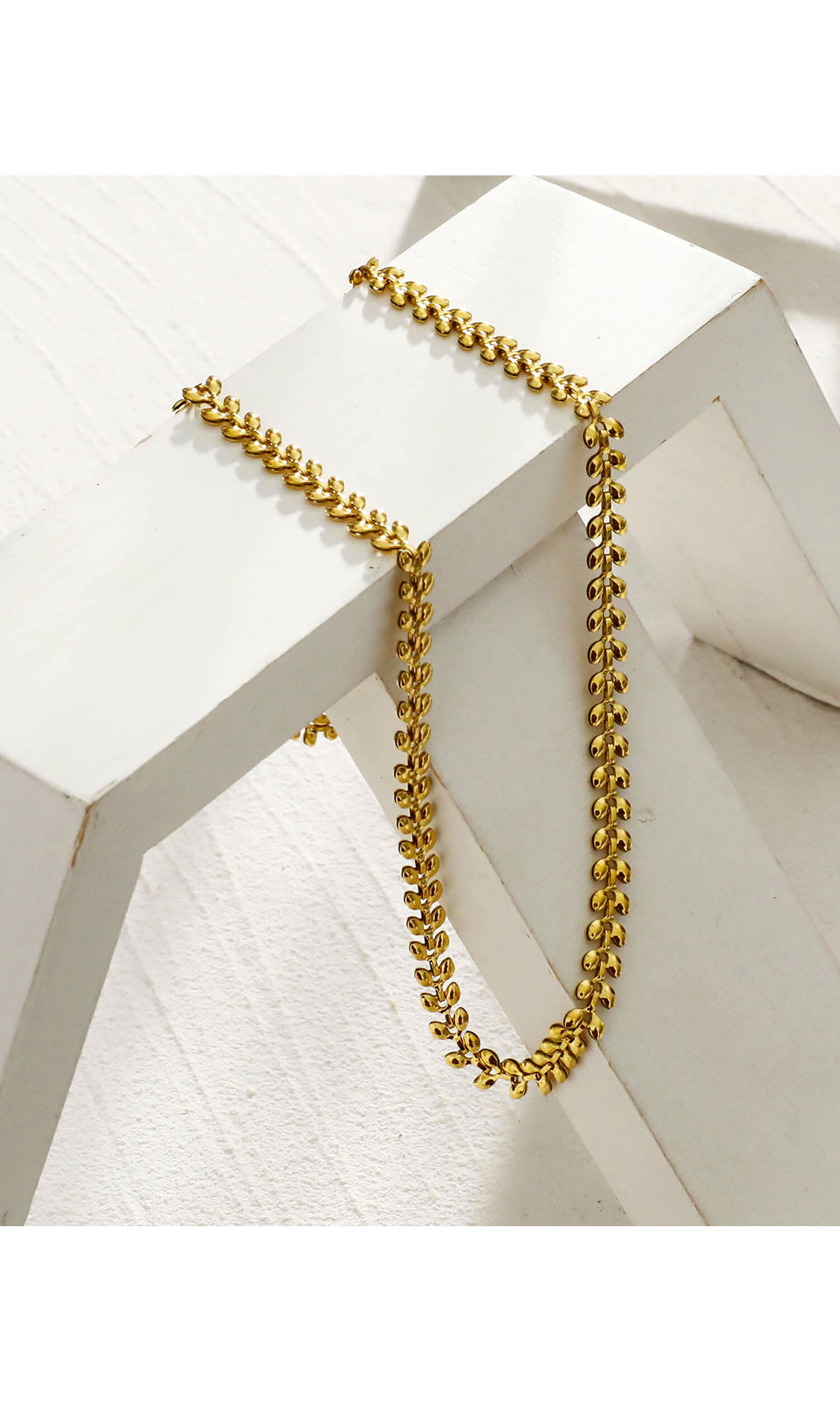 FANIA Leafy Patterned Bold Chain Necklace Image 1