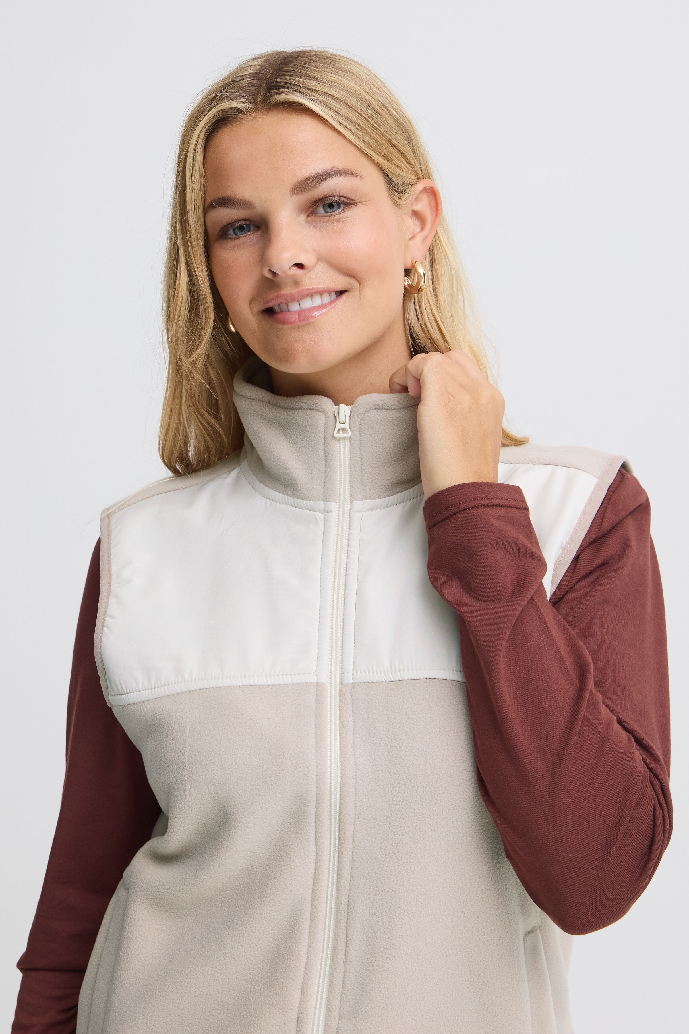 Cream Fleece Vest Image 3
