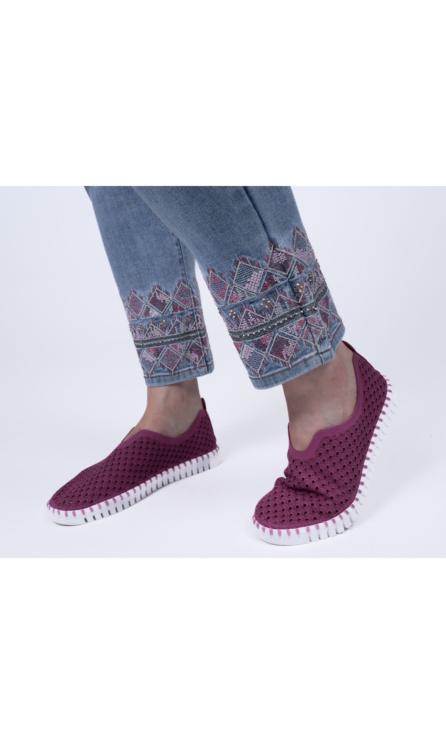 Audrey Pull-On Embroidered Ankle Jeggings Image 3