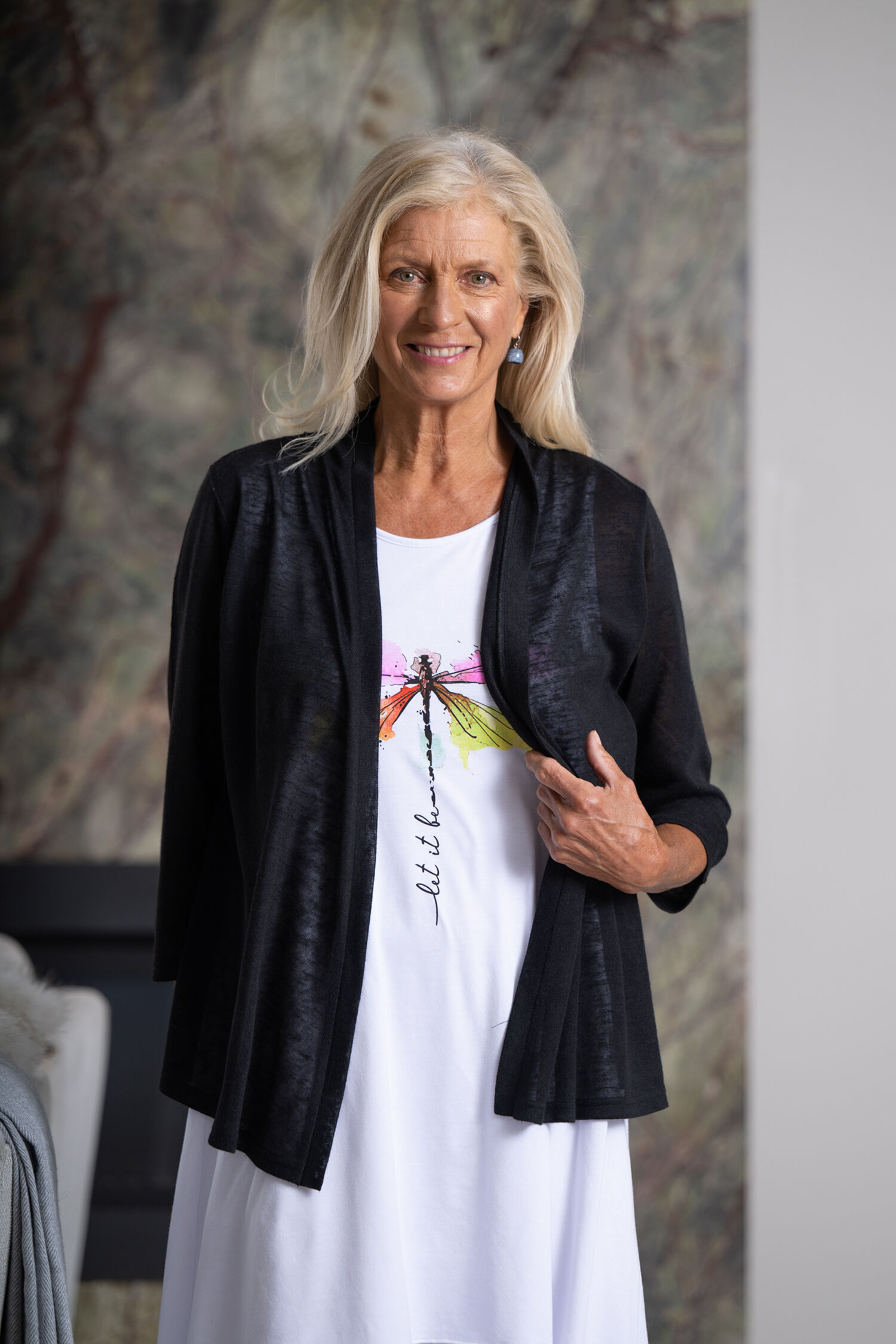 &frac34; Sleeve Lace Back Cardigan Image 1