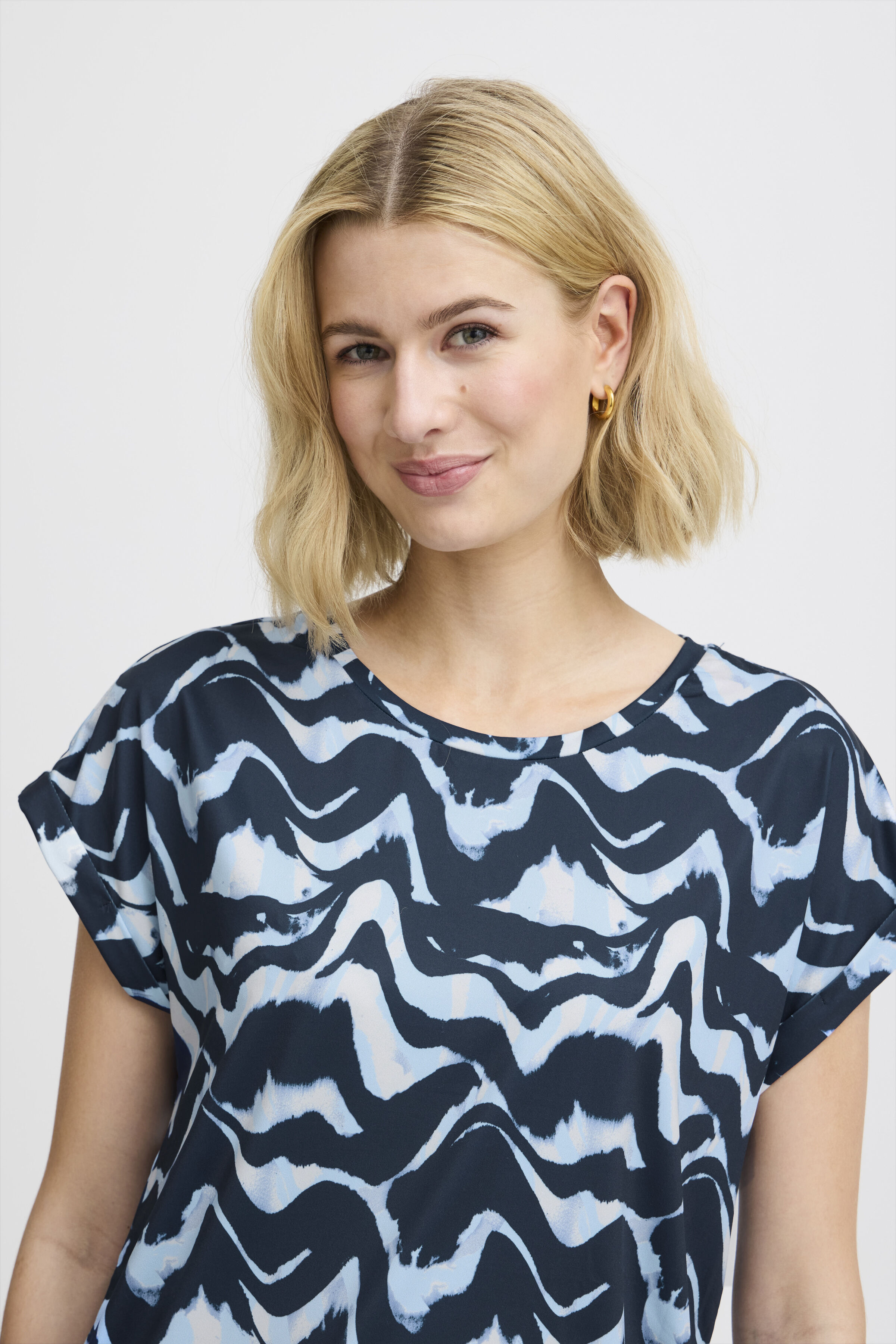 Short Sleeve Top with Scoop Neck Image 1