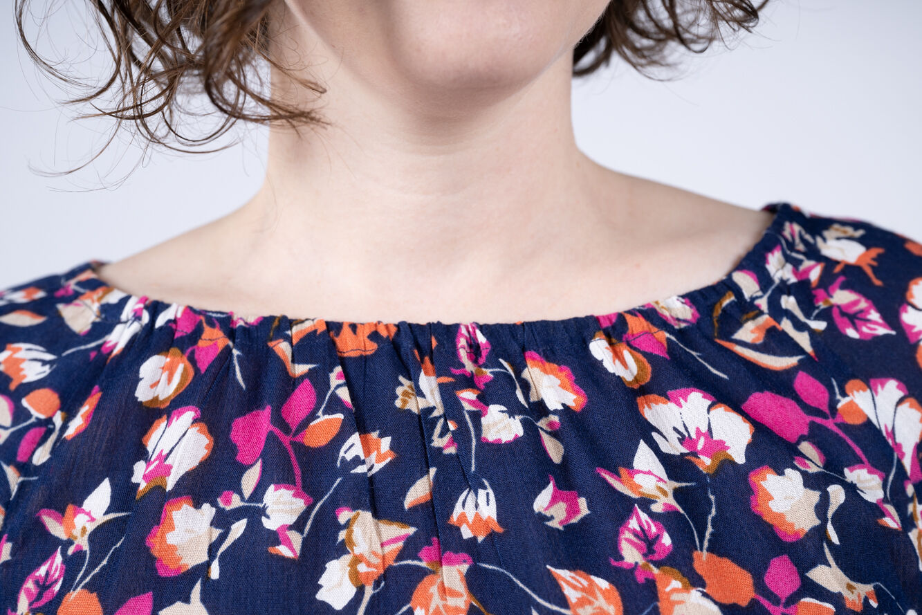 Ruffle Hem Floral Blouse Image 3