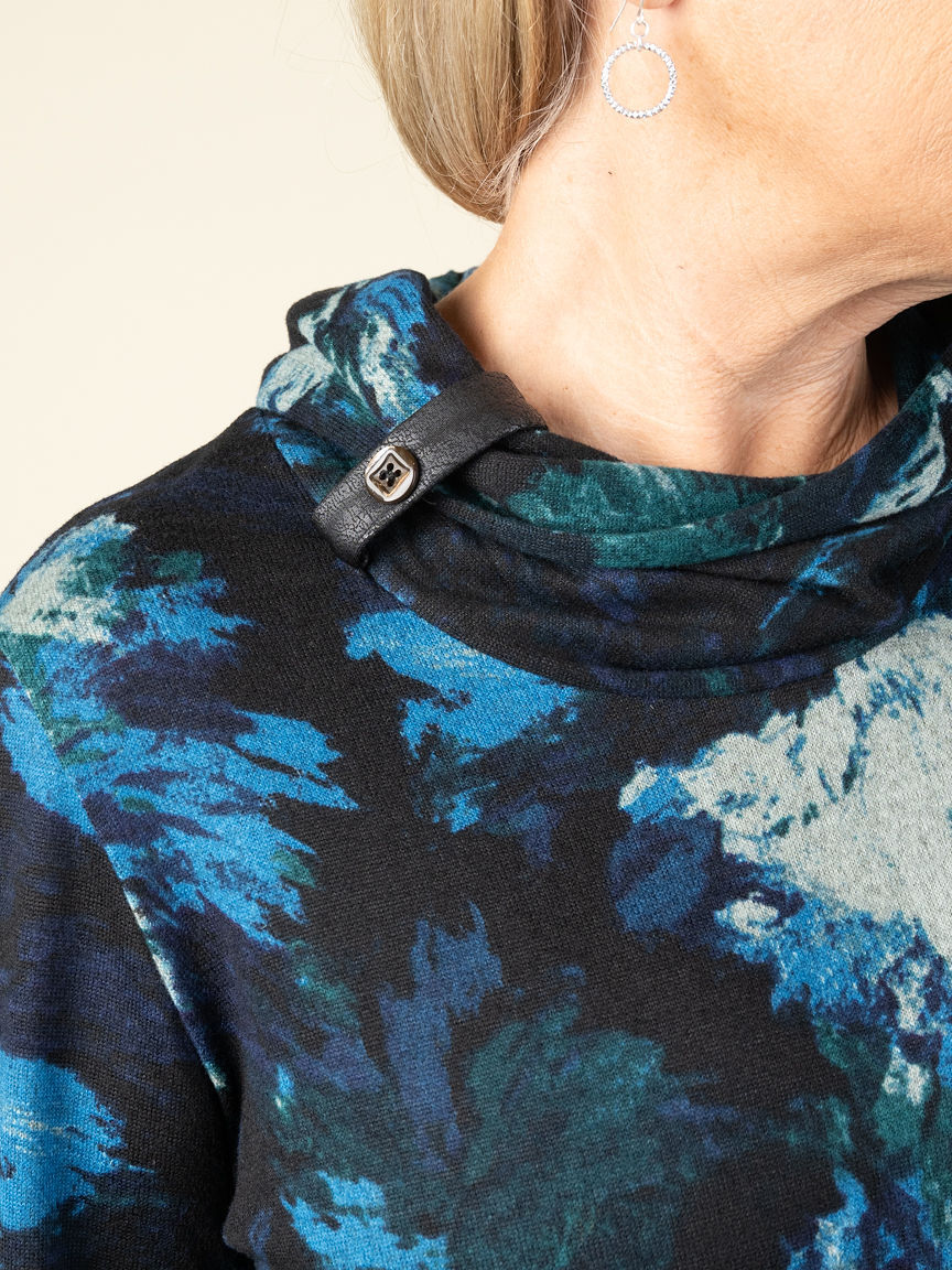 3/4 Sleeve Abstract Mock Neck Top