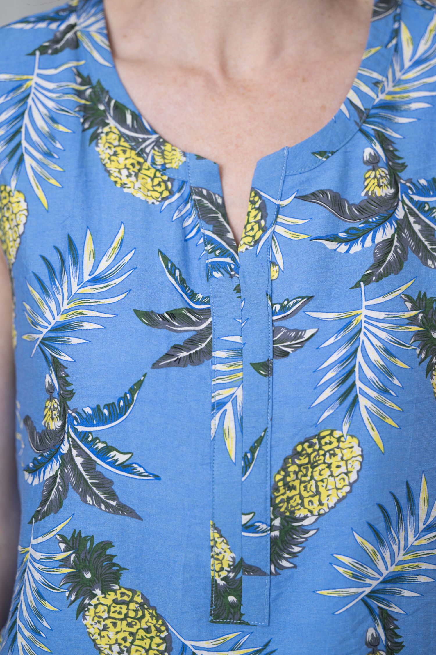 Sleeveless Pineapple Blouse Image 3