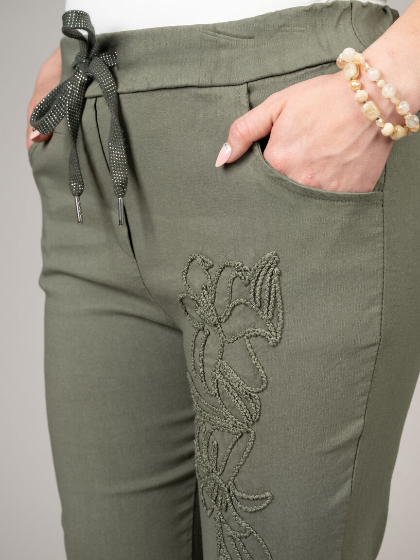 Pull-On Pants With Embroidery Detail