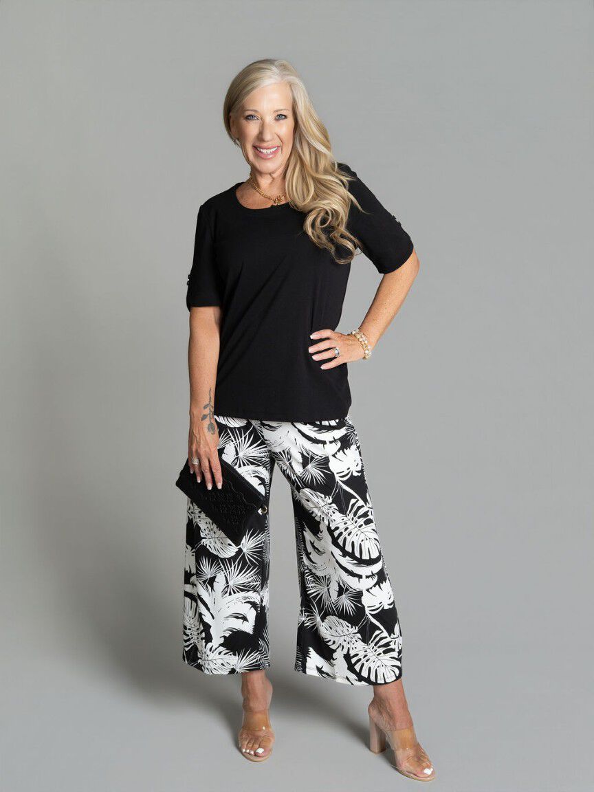 Round Neckline Short Sleeve Top Image 4