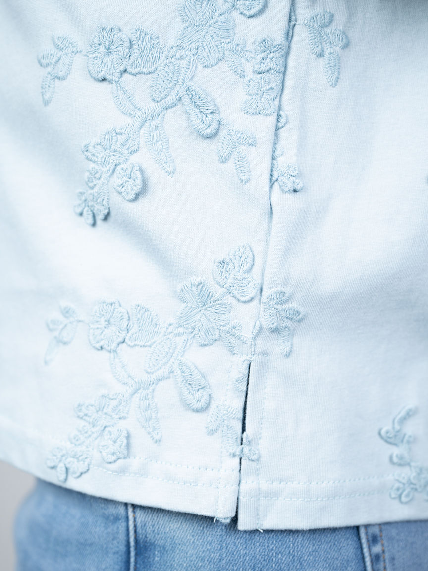 Short Sleeve Top With Embroided Florals