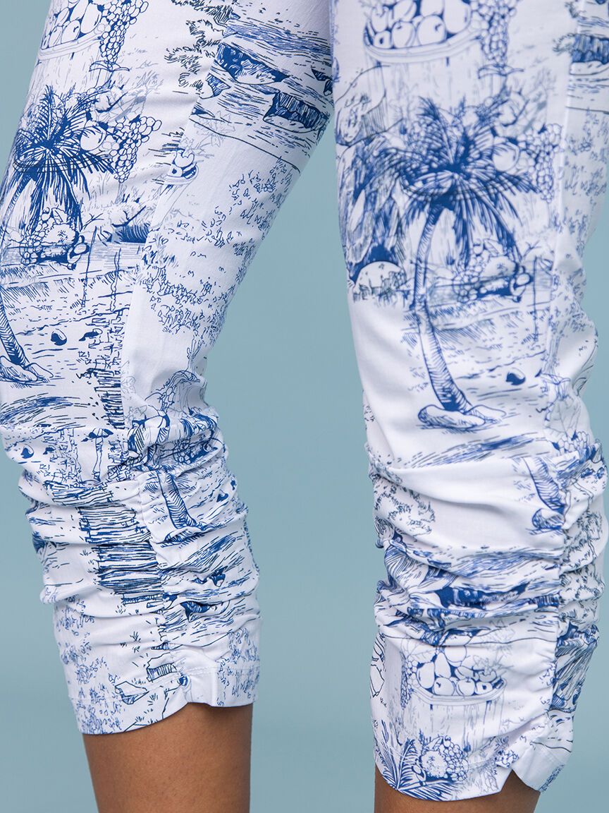 Ruched Leg Pull-On Capri w/ Doodle Print Image 5