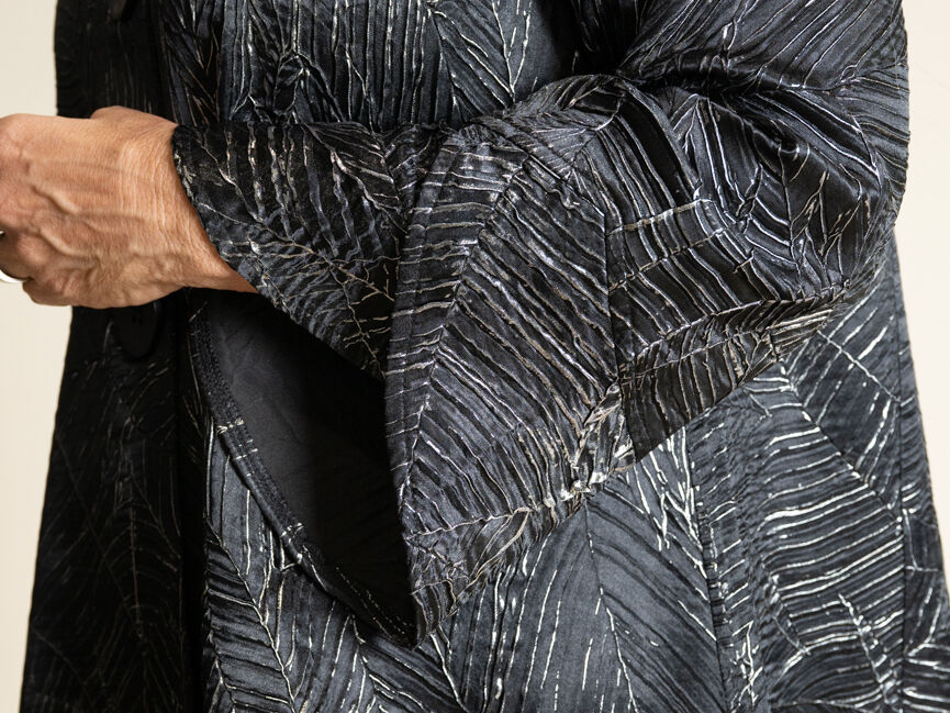 Textured Lightweight Jacket With Buttons Image 5