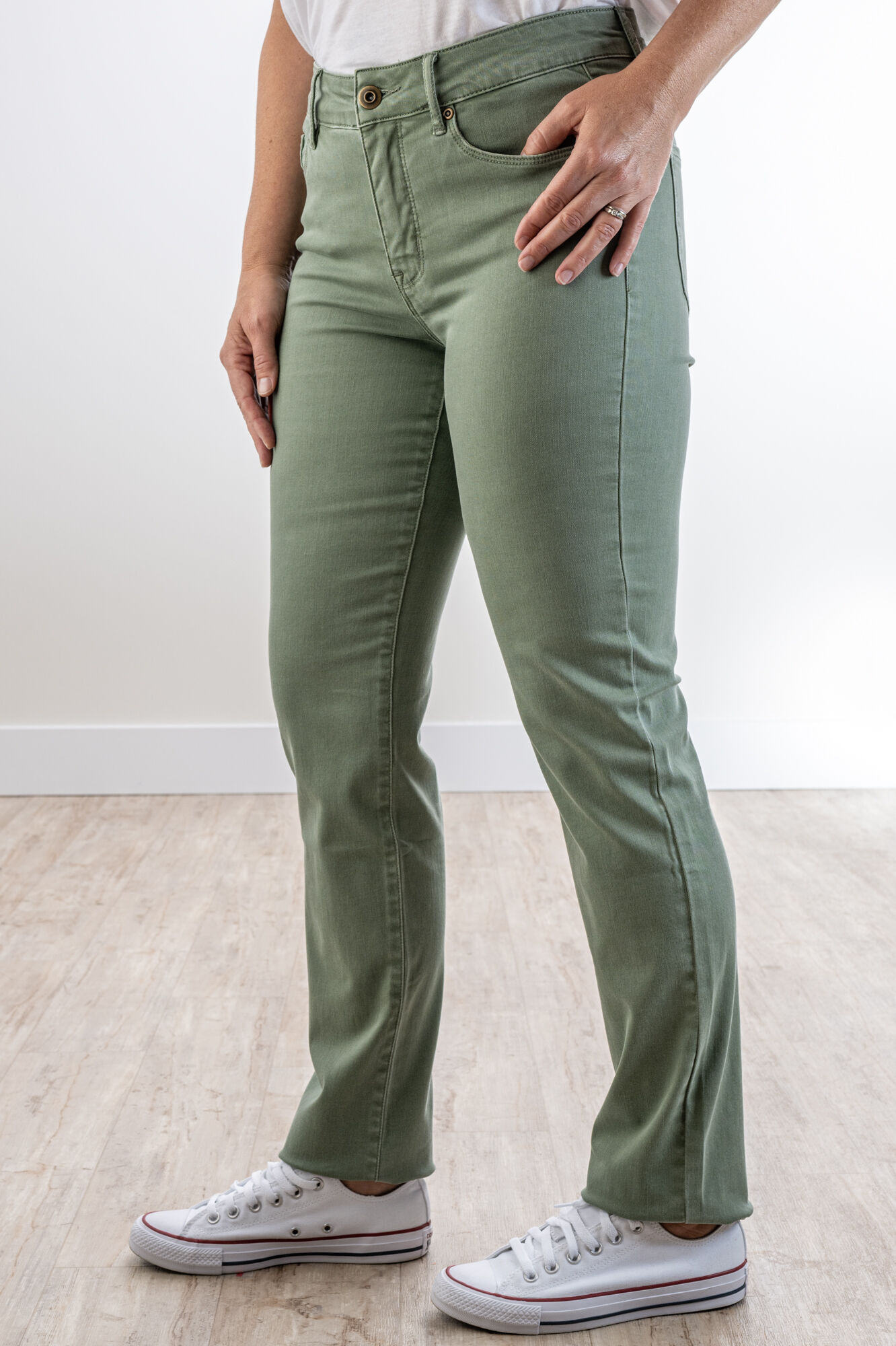 Straight Mid-Rise Jeans Image 1