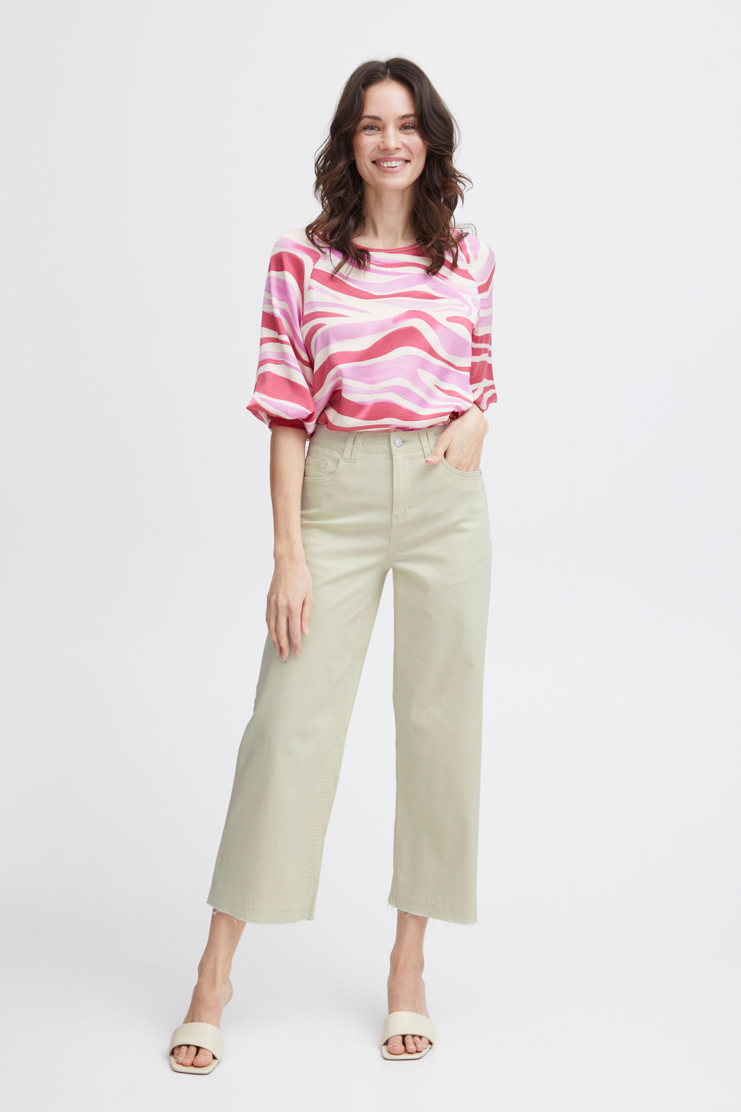 Wide Leg Raw Hem Jeans