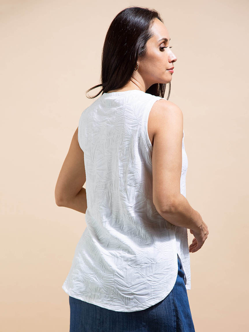 Textured V-Neck Tank Image 4