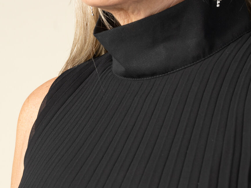 Sleeveless Knee Length Pleated Dress Image 5