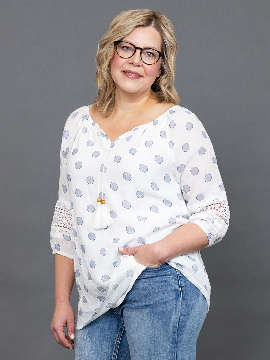 &frac34; sleeve crochet detail top with tie Image 2