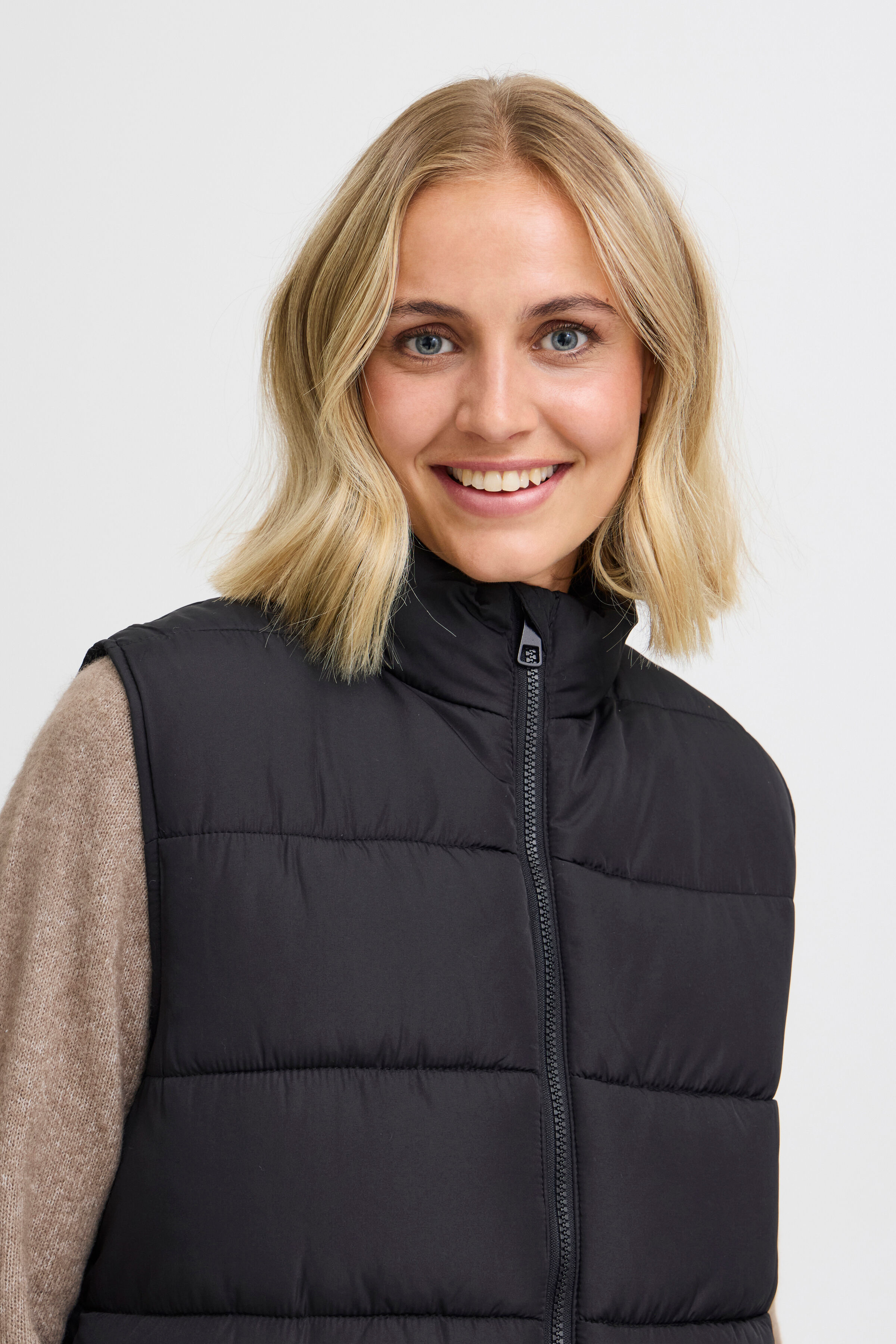 Long Puffer Vest Image 5