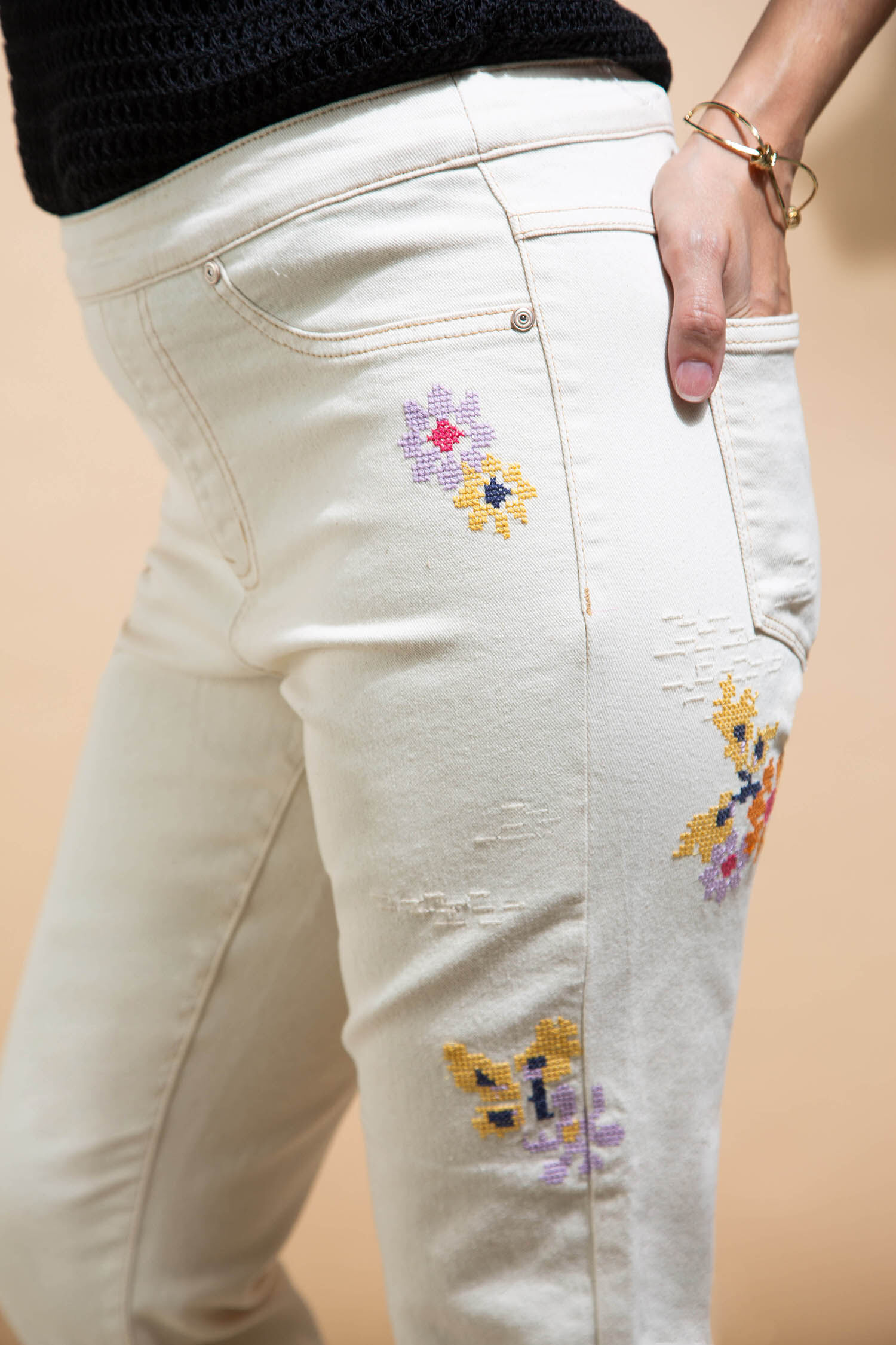Pull On Cropped Jeans w/ Embroidery Image 5