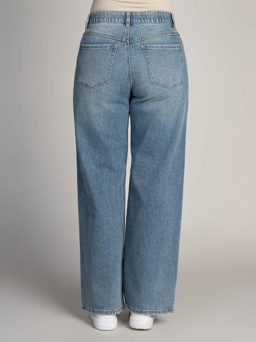 Sophia Curvy 3D Flower Straight Jean