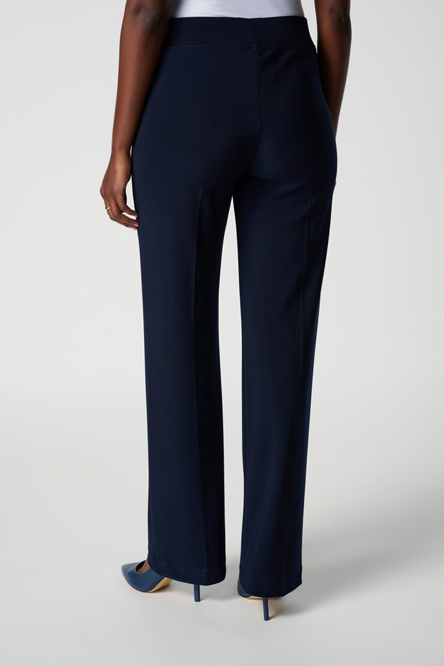 Classic Wide-Leg Pant Image 4