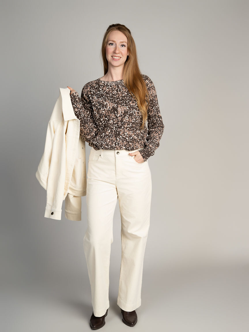 Lightweight Cable Knit Sweater Image 5