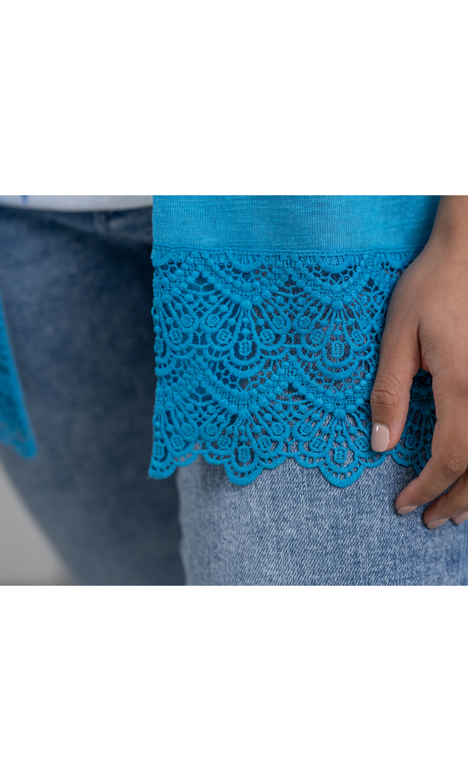 &frac34; Sleeve Lace Hem Cardigan Image 3