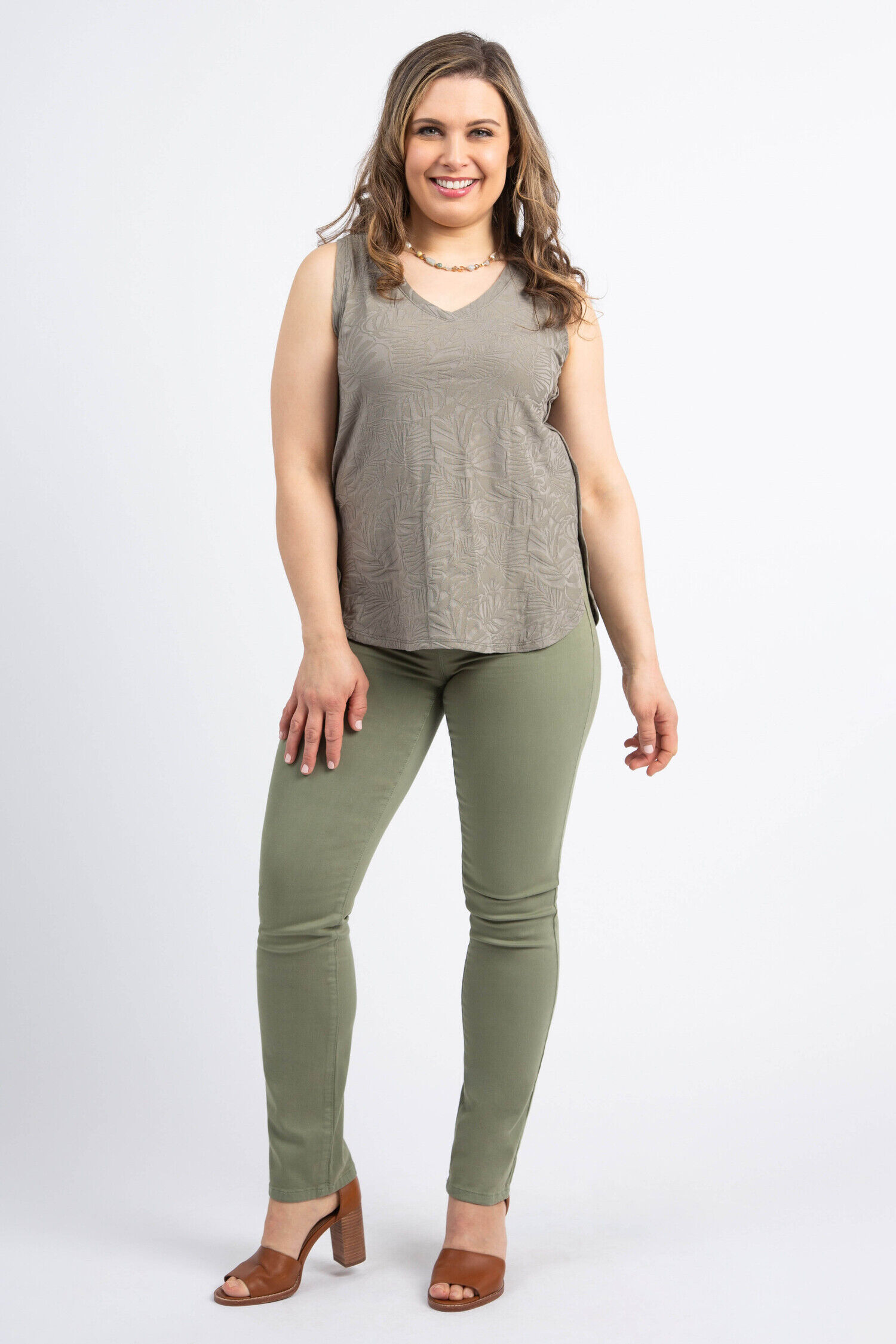 Textured V-Neck Tank Image 4