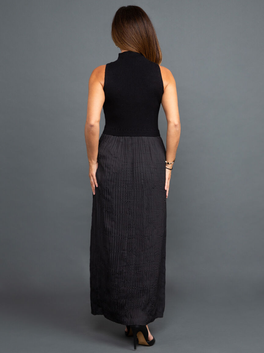 Sleeveless Mock Neck Maxi Dress Image 3