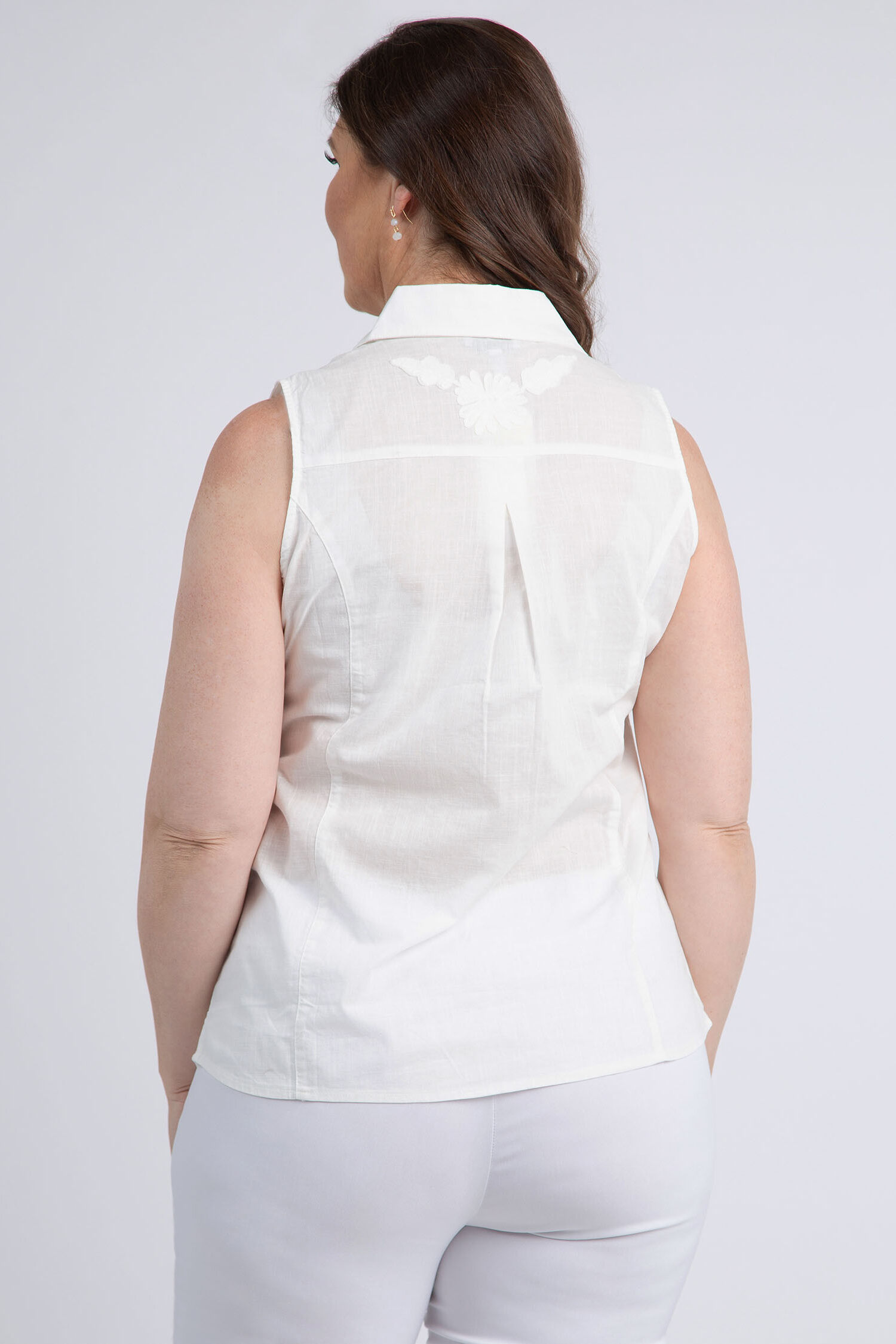 Sleeveless Floral Embellished Button-Up Blouse Image 4