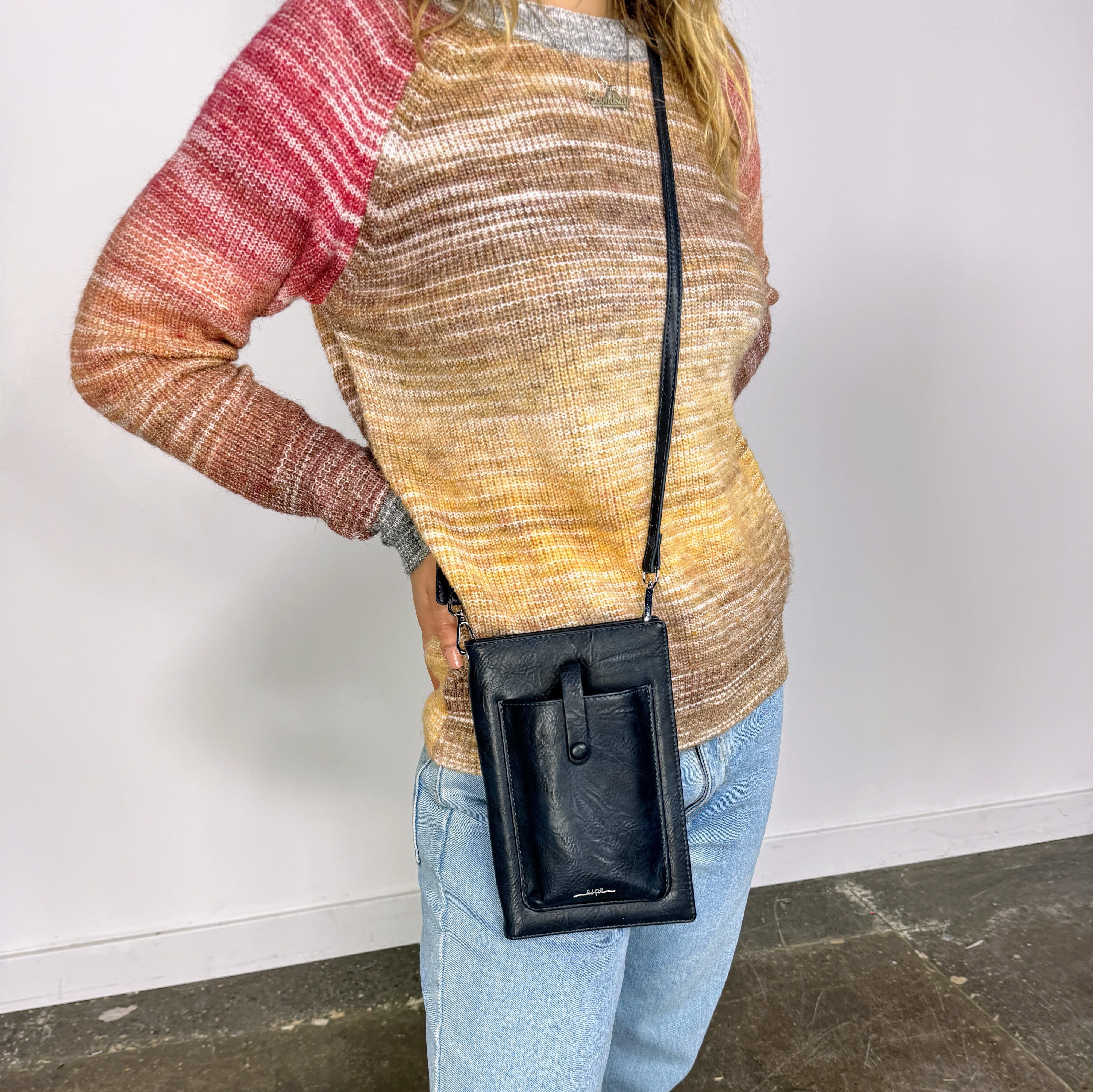 Black crossbody I-Smart purse  Image 2