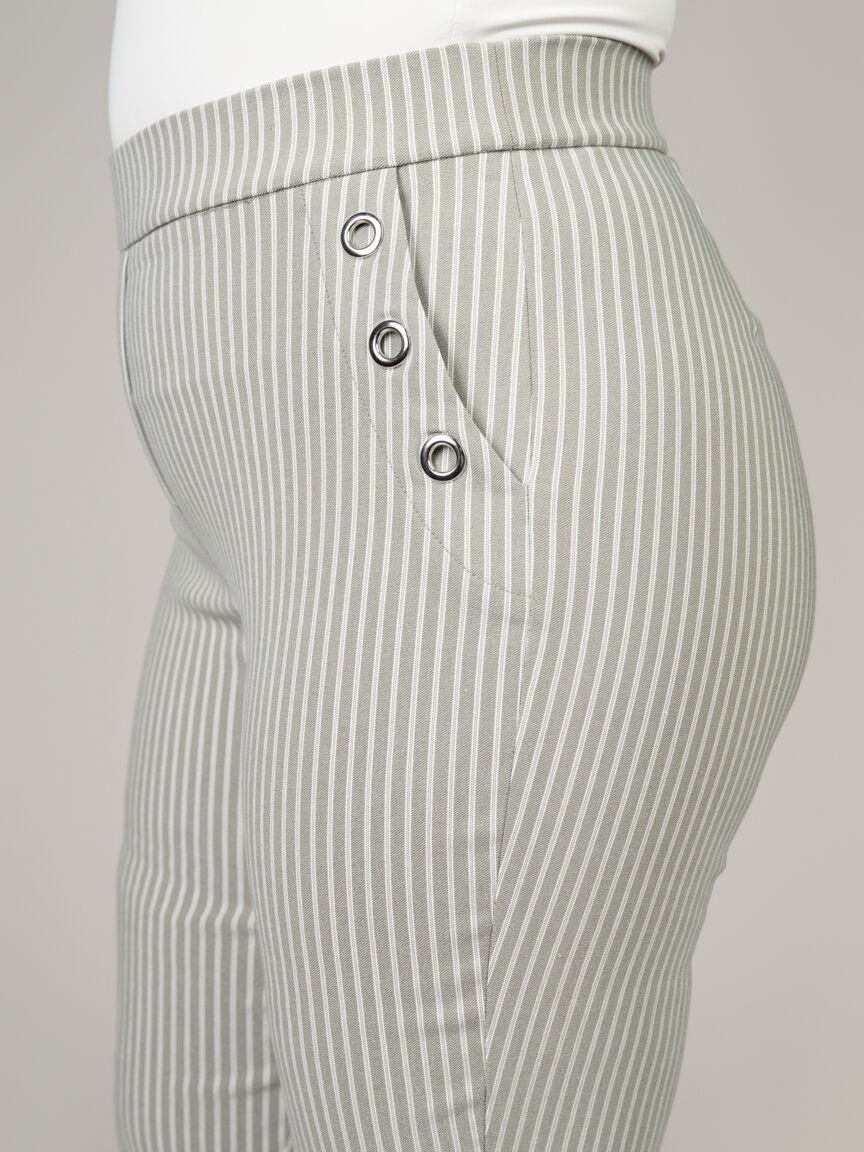 Pull-On Capri Pants with Grommet Detail