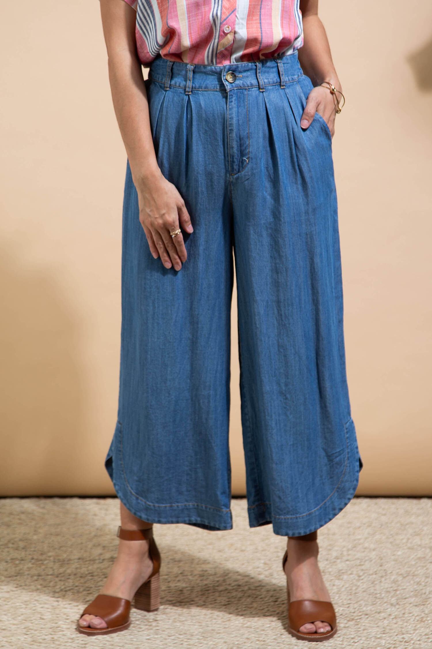 Flowy Pleated Pant with Tulip Hem Image 2