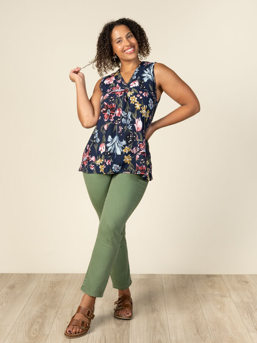 Sleeveless V Neck Top With Floral Print And Pleat Image 1