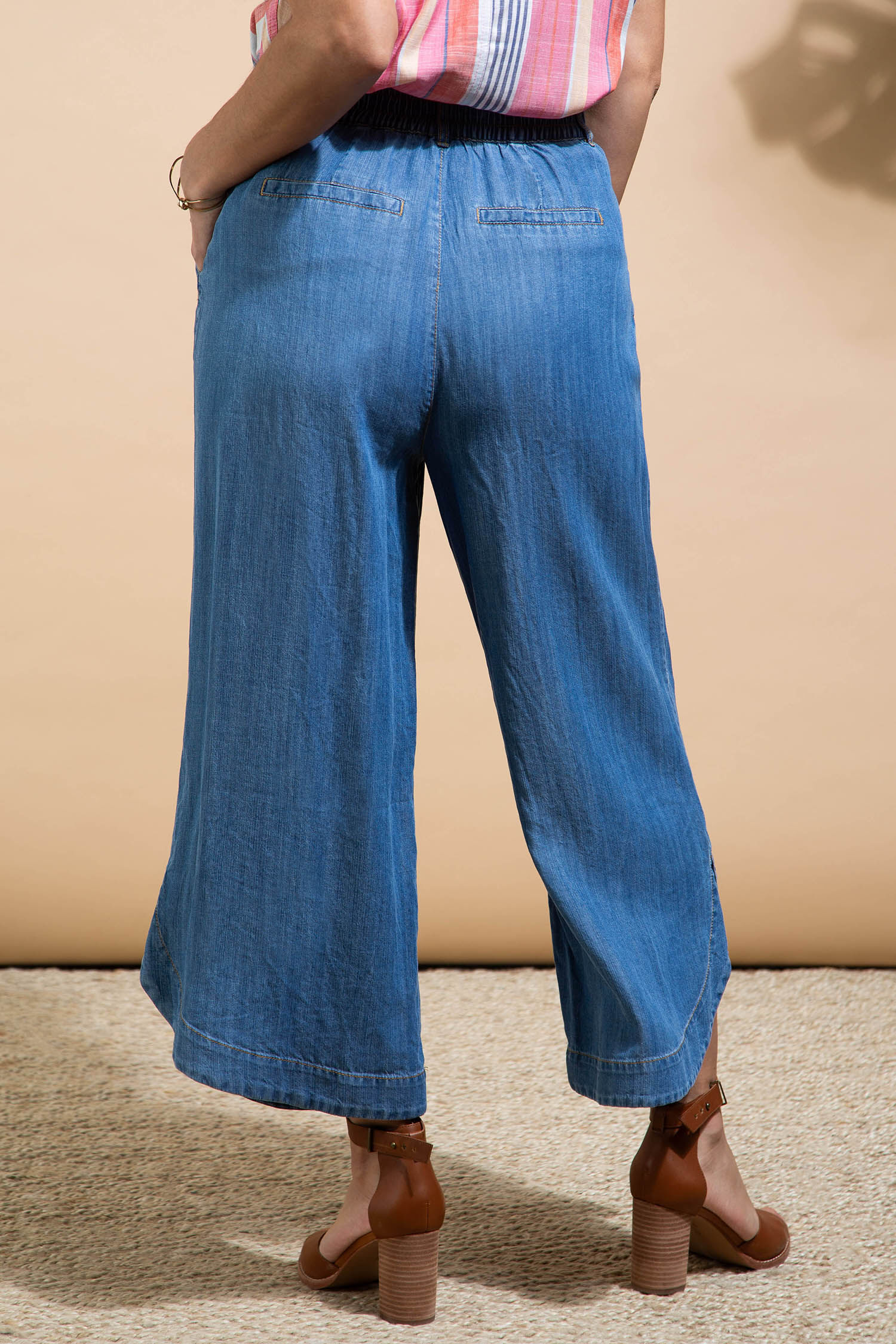 Flowy Pleated Pant with Tulip Hem Image 4
