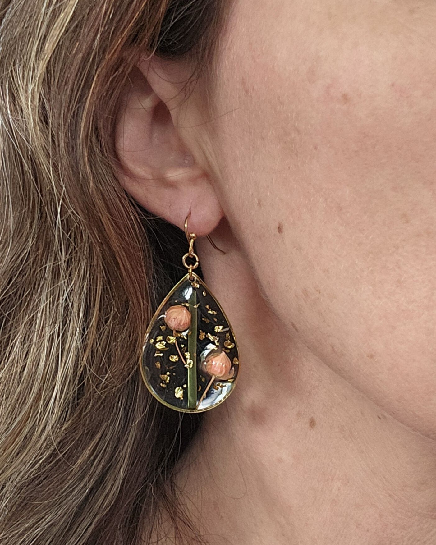 Resin Flower Drop Earrings Image 1