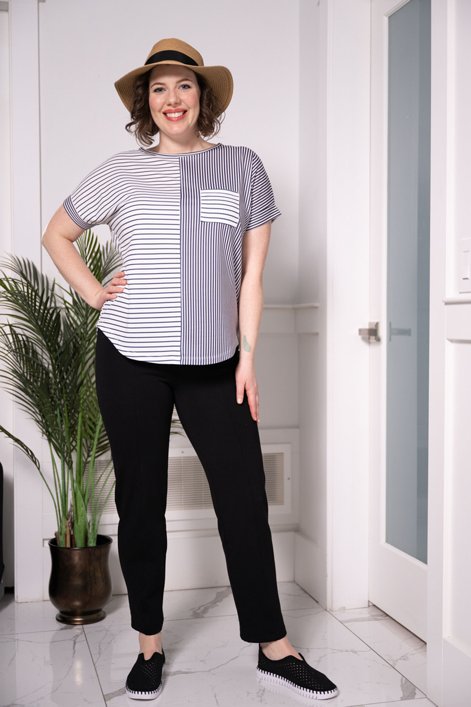 Straight Leg Pull-On Petite Pant Image 2