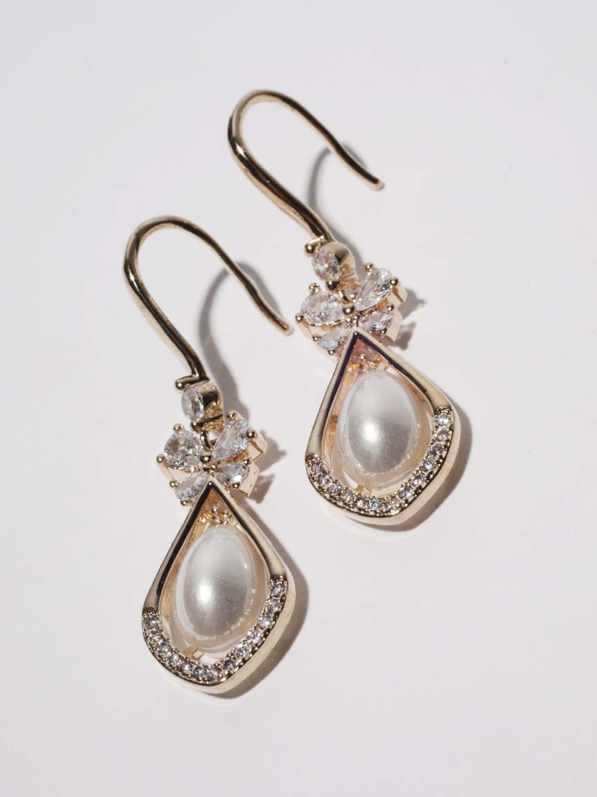 Pearl Drop Earrings Image 2