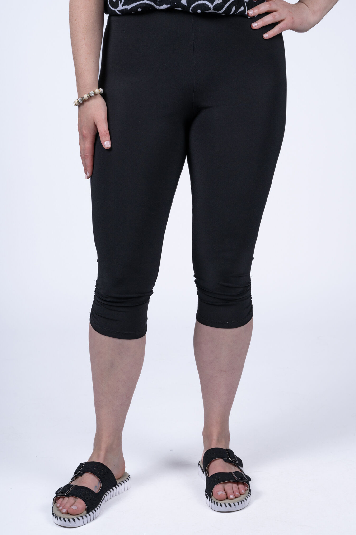 Lightweight Capri w/ Ruching Image 1