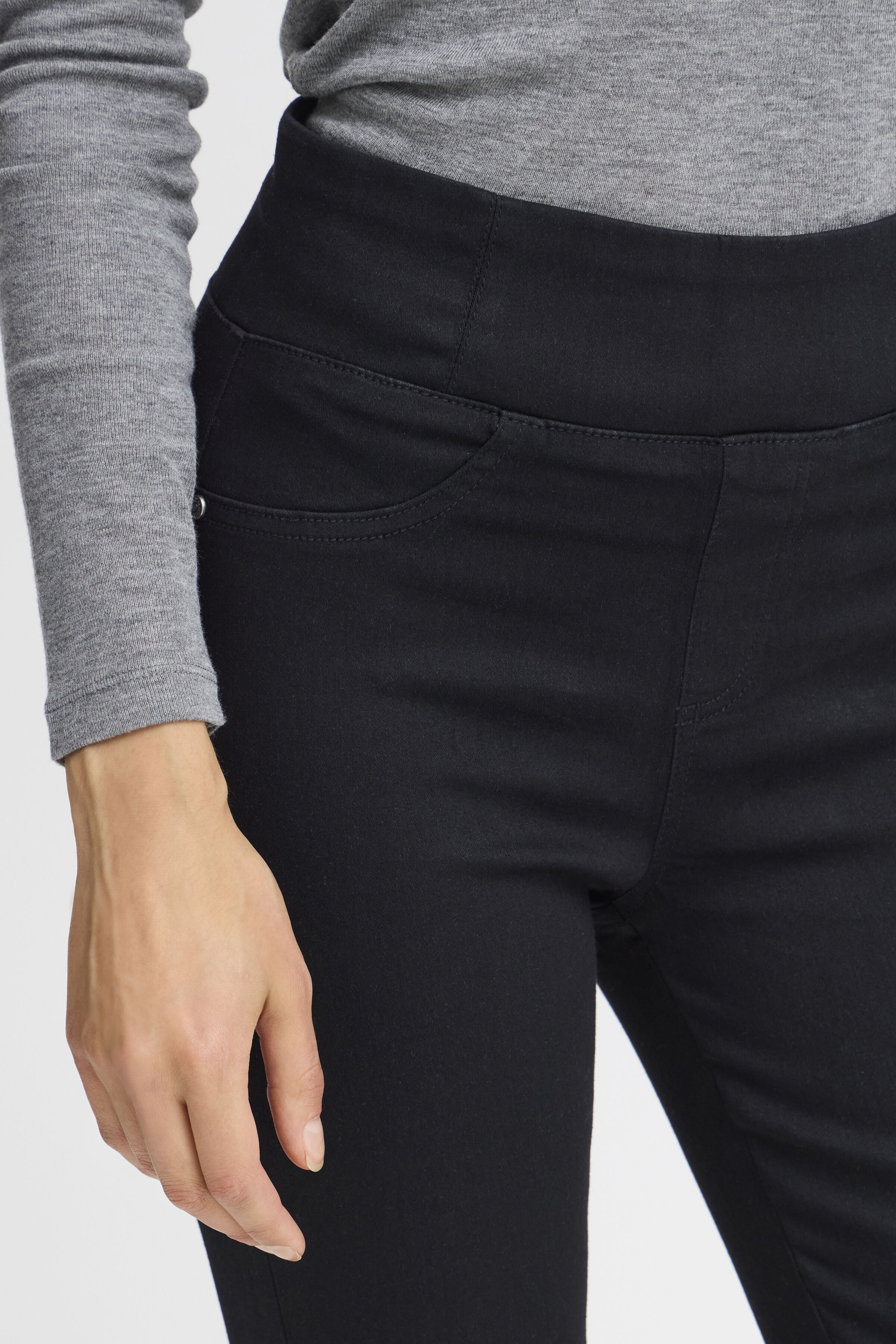 Pull On Skinny Jeans Image 4