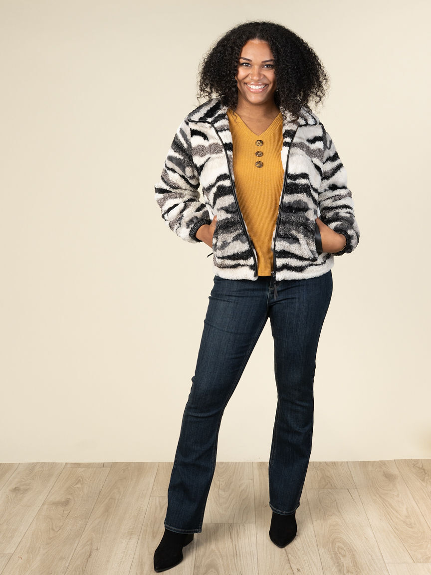 Long Sleeve V-Neck Top With 3 Buttons Image 5